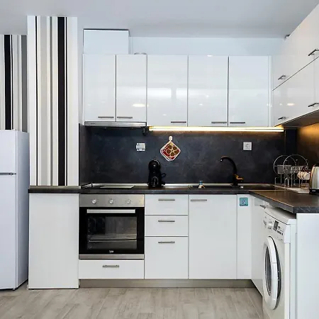 شقة Cozy 1br Retreat Steps From Sea Garden By Flat Manаger فارنا